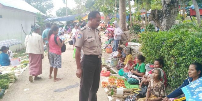 Bhabinkamtibmas Polsek Amanuban Tengah, Patroli dan Sambang di Pasar Mingguan