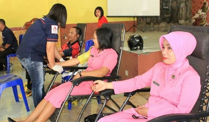 Jelang Hari Bhayangkara Ke 73, Jajaran Polres Sikka dan Anggota Bhayangkari Gelar Kegiatan Donor Darah