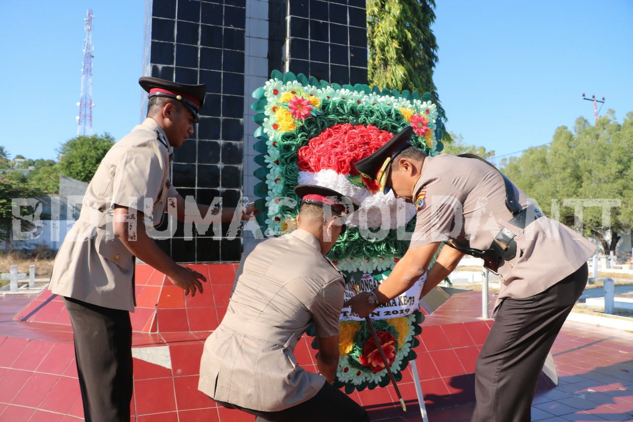 Peringati Hari Bhayangkara ke-73, Kapolda NTT Pimpin Upacara Ziarah Rombongan di TMP Dharmaloka Kupang