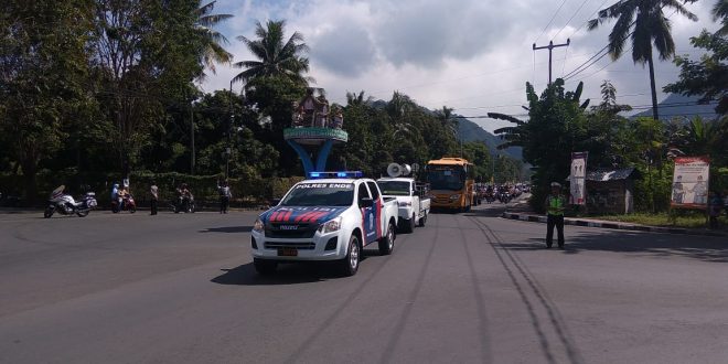 Personel Polres Ende Kawal dan Amankan Keberangkatan Calon Jemaah Haji