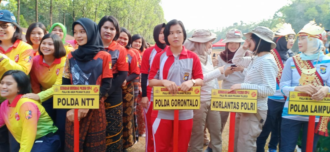 HUT Polwan ke 71, Polwan Se-Indonesia Ikut Lomba Menembak