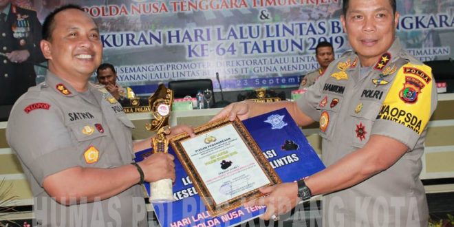 Juara lomba video ‘Edukasi Keselamatan Berlalu Lintas’, Polres Kupang Kota Terima Piagam