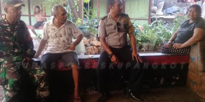 Sampaikan Pesan Kamtibmas, Bripka Erwin Lape Sambangi Ketua RT.