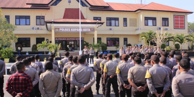 Polres Kupang Kota Gelar Apel Siaga Kesiapan Pengamanan Pelantikan Presiden dan Walpres