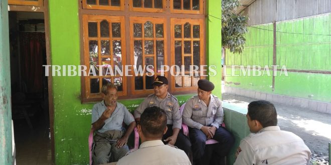 HUT TNI Ke-74, Satuan Binmas Polres Lembata, Silaturahmi Ke Rumah Purnawirawan Tni