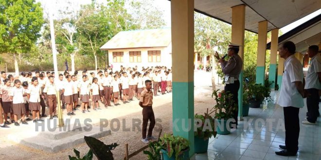 Lantas Polres Kupang Kota Police Goes to School Sambangi SMAN 11 Kupang