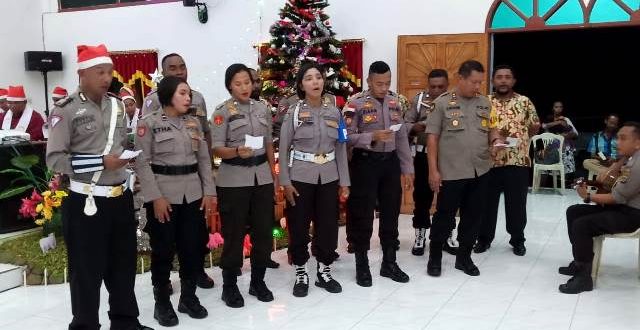 Group Lentera Bhayangkara Polres Flotim Berbaur Menjadi Satu Dalam Sukacita Natal