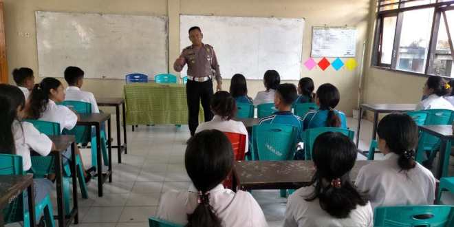 Satlantas Polres Sumba Timur Sosialisasi Tertib Berlalulintas di SMA PGRI Waingapu