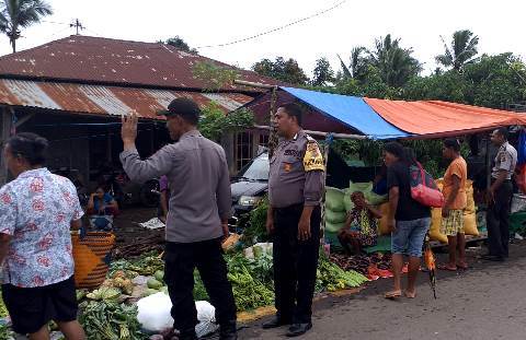 Jaga Situasi Aman, Anggota Polsek Wulanggitang Lakukan Patroli di Pasar Impress Boru