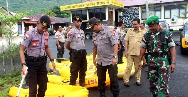 Wakapolres Flotim Pimpin Apel Sekaligus Pengecekan Sarana Prasarana Dalam Gelar Pasukan Siaga Bencana Tahun 2020