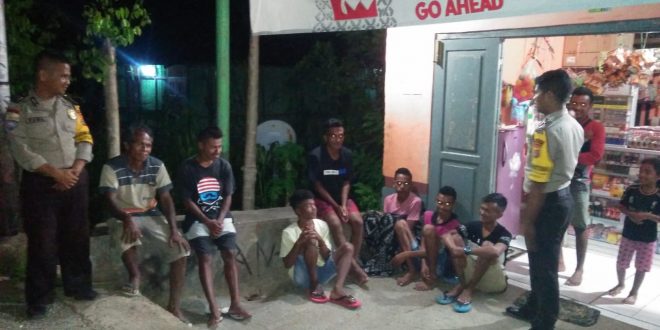 Patroli di Dusun Borotetuk, Anggota Polsek Tasifeto Timur Imbau Pemuda Jauhi Miras dan Judi